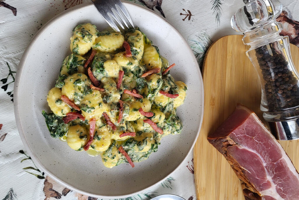 Gnocchi con crema di zucca, speck e spinaci – Pasta Fresca Graziella