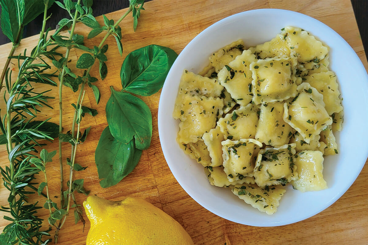 Agnolotti ricotta e spinaci con burro ed erbe aromatiche