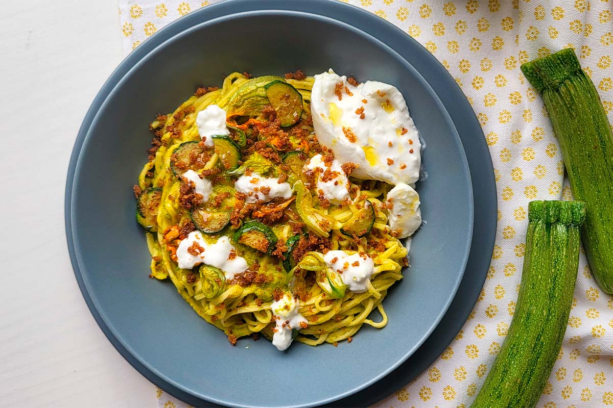 Tagliolini con fiori di zucca e burrata