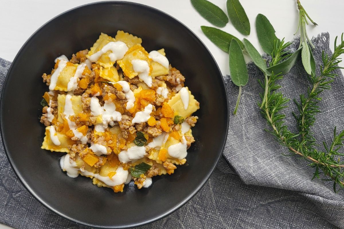 Agnolotti ai funghi, con zucca e salsiccia