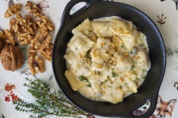 Agnolotti di zucca e amaretti con salsa al Gorgonzola e noci