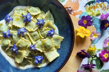 Agnolotti Borragine e Ricotta con robiola
